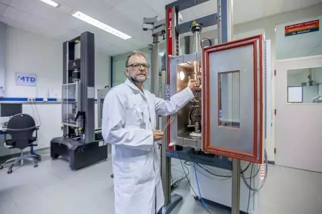 力聯思充分了解市場和客戶需求，把握復合材料行業發展脈搏，與產業鏈上下游密切合作，不斷開發新產品和應用技術