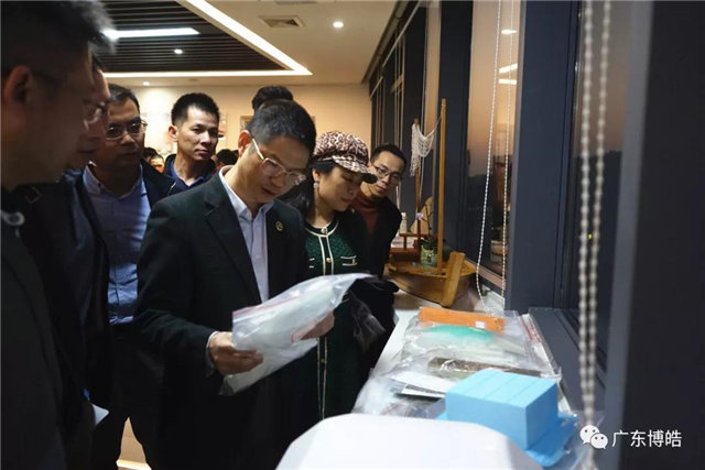 廣東省江西崇義商會執(zhí)行會長張裕愛一行到廣東博皓復合材料有限公司交流學習 -3