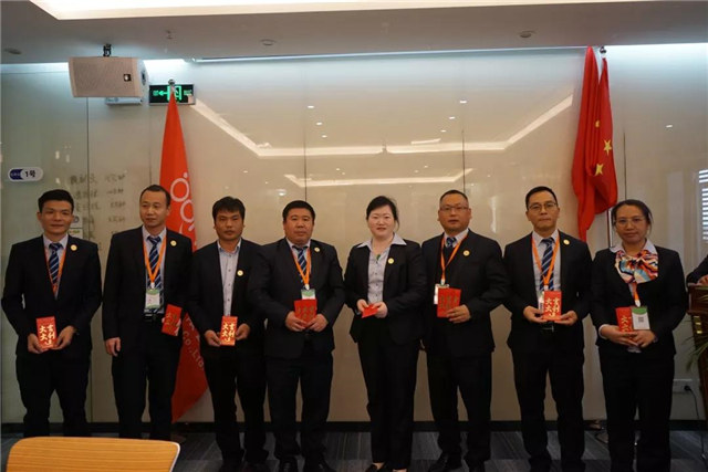 頒發敬老金、助學金