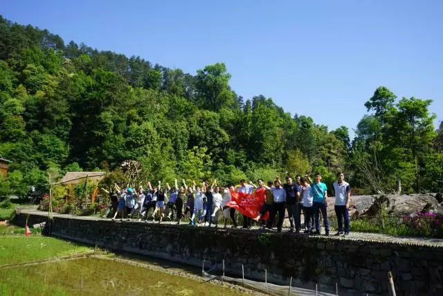 古樸安靜的侗家小寨擁有一座花橋，四座鼓樓